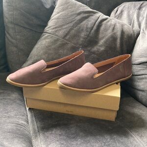 UGG AUSTRALIA VISTA MOCCASIN FLATS PLUM COLOR SIZE 8
